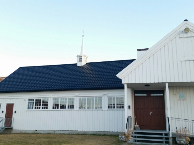 Utenfor Billefjord kapell 23. mai 2018