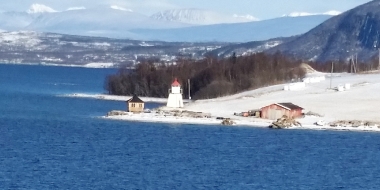 Lykten på Slettnes sett fra Hurtigruten.